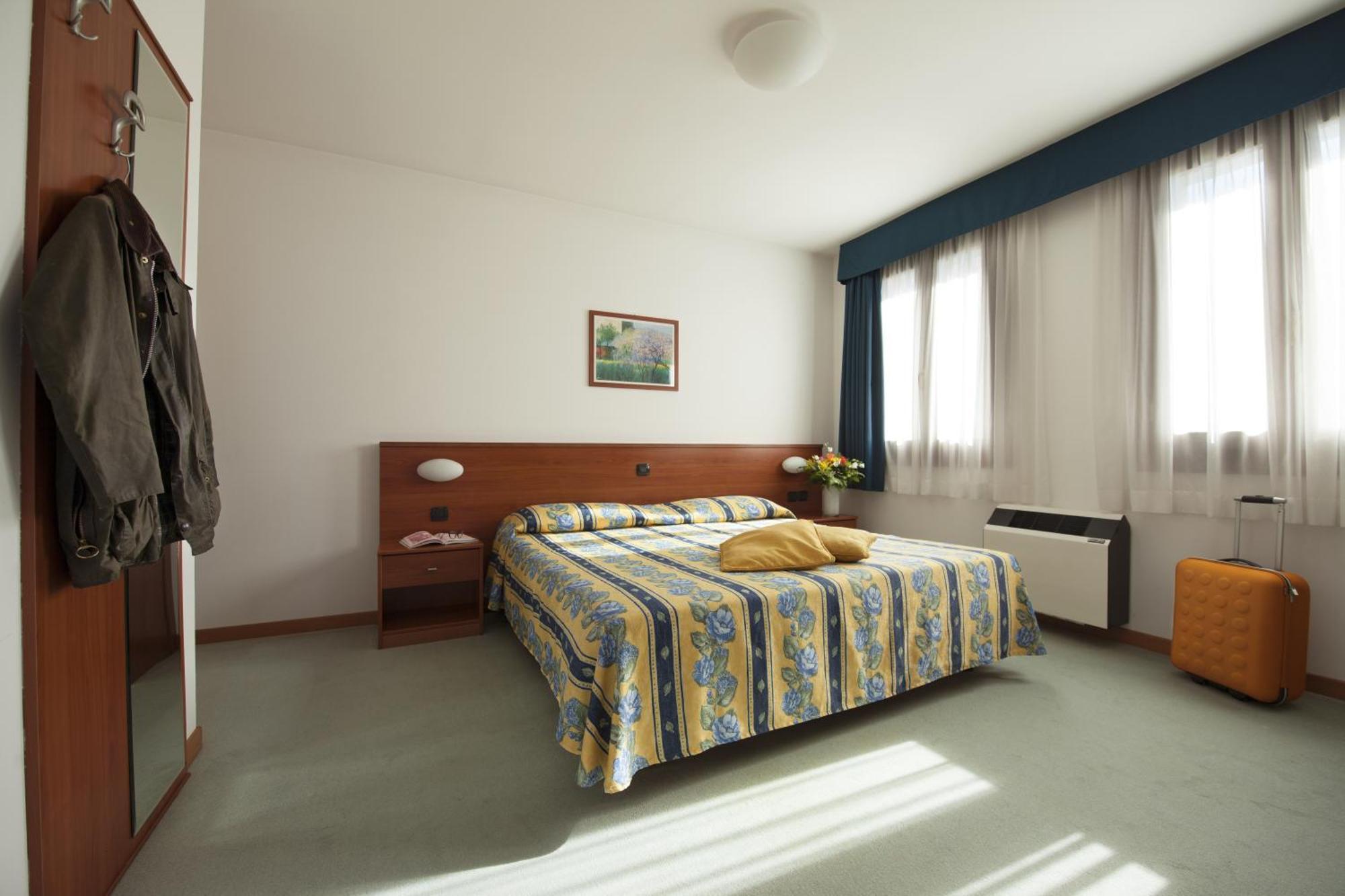 Hotel Naonis 3*