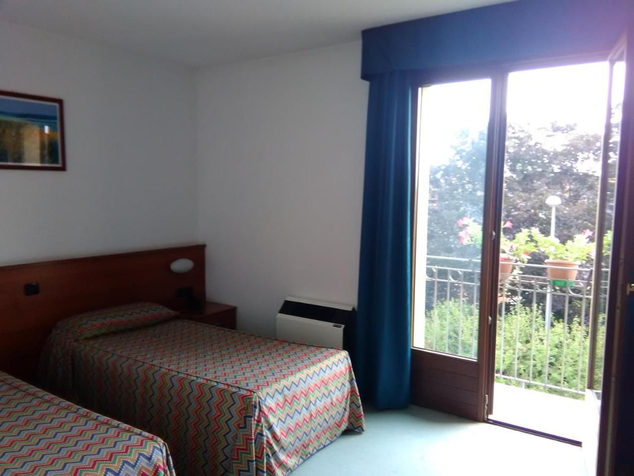 Naonis Hotel 3*
